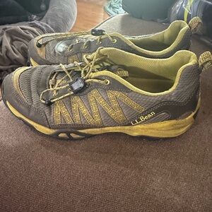 LL Bean Kids Hiking shoes! Size 4